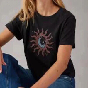 American Eagle cropped graphic tee in black womens size medium